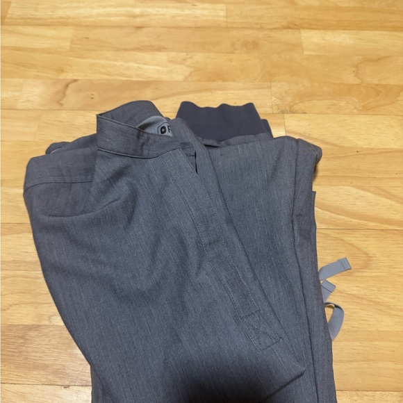 Figs Rafaela Jogger Set in Graphite - Picture 2 of 4